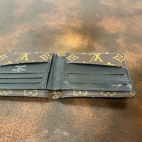Men’s Louis Vuitton Bifold Wallet - Picture 5 of 15